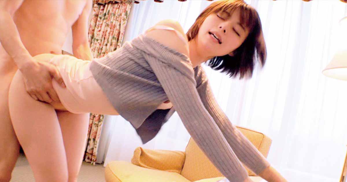 街中の素人jd女子大生が初体験の超快感にエビ反り悶絶絶頂！イケメン男優がav女優にするような凄テクで手マンとクンニで大量潮吹きまくり！貧乳で美乳ロリかわアイドル級の美少女！